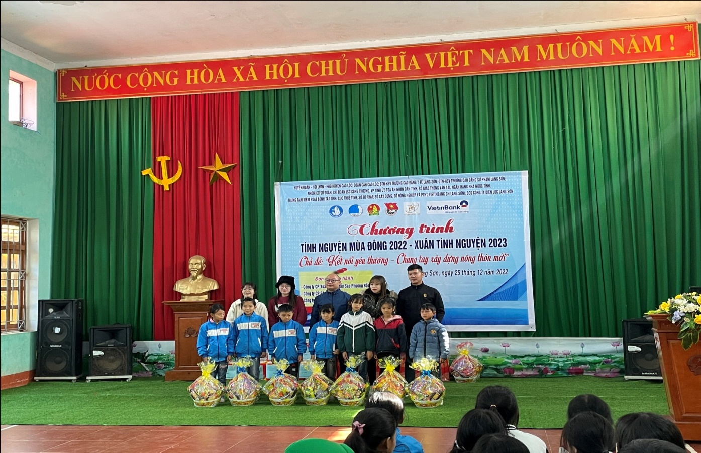 Description: D:\YẾN\Đoàn thanh niên\Đông\z3994266884199_2980f298330b004d0a2cdf1bc76fa1c0.jpg