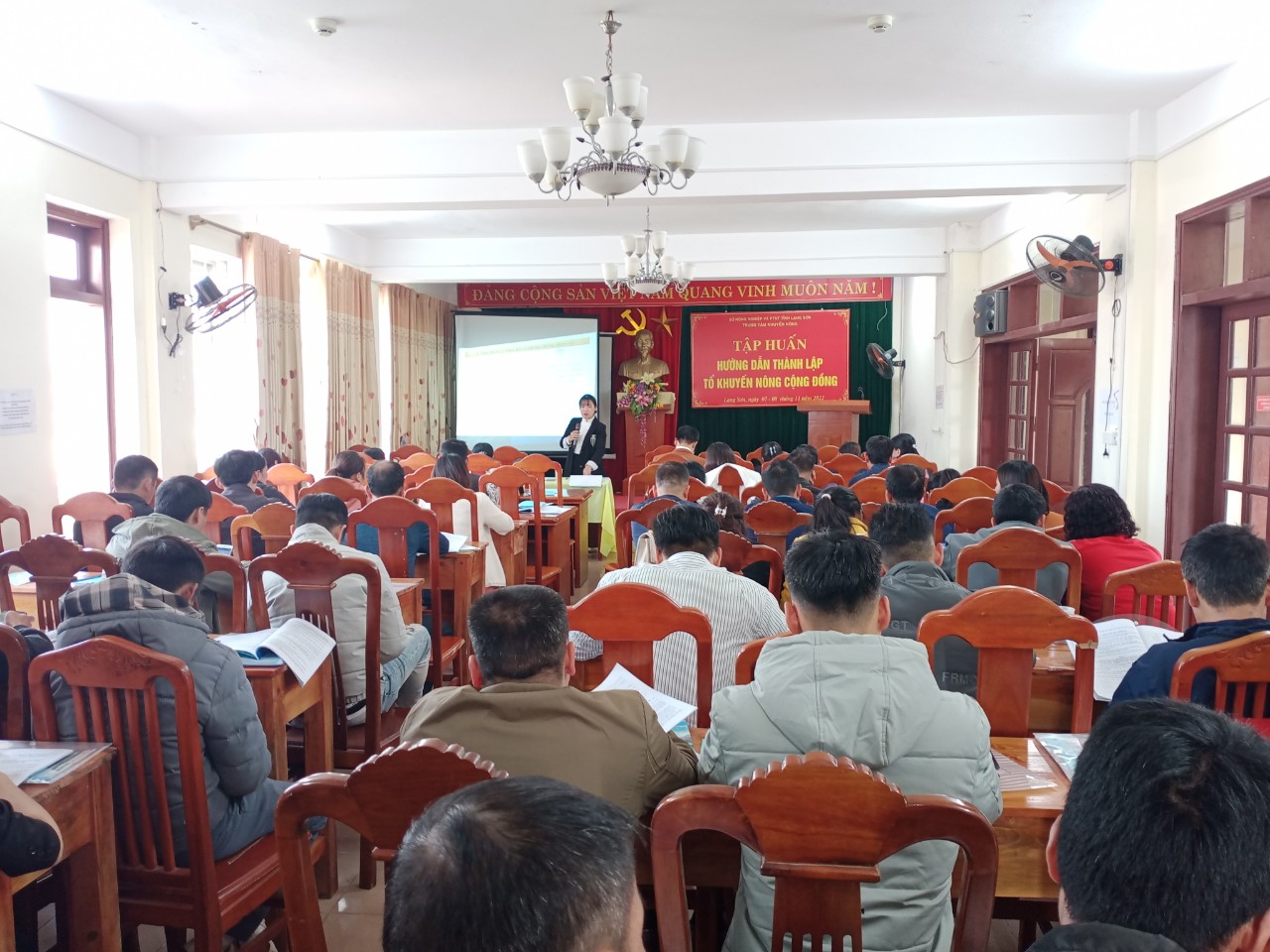 Toàn cảnh lớp tập huấn.jpg