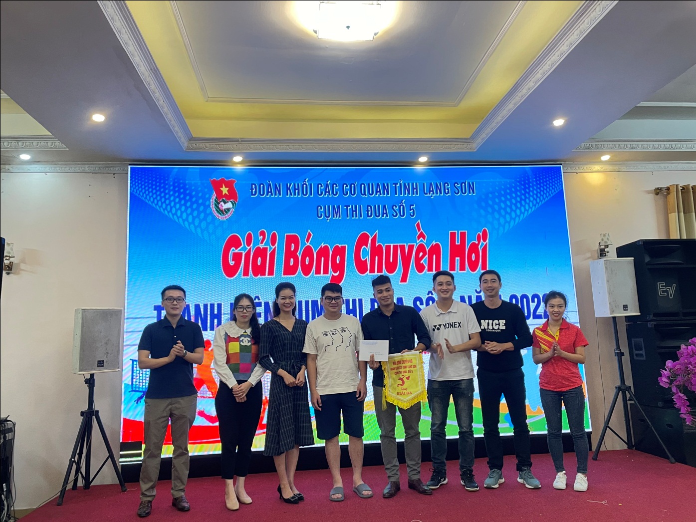 Description: D:\YẾN\Đoàn thanh niên\Bóng chuyền cụm\Ảnh\z3825458893155_5765a164339fb693ef21c206b8cc5d0f.jpg