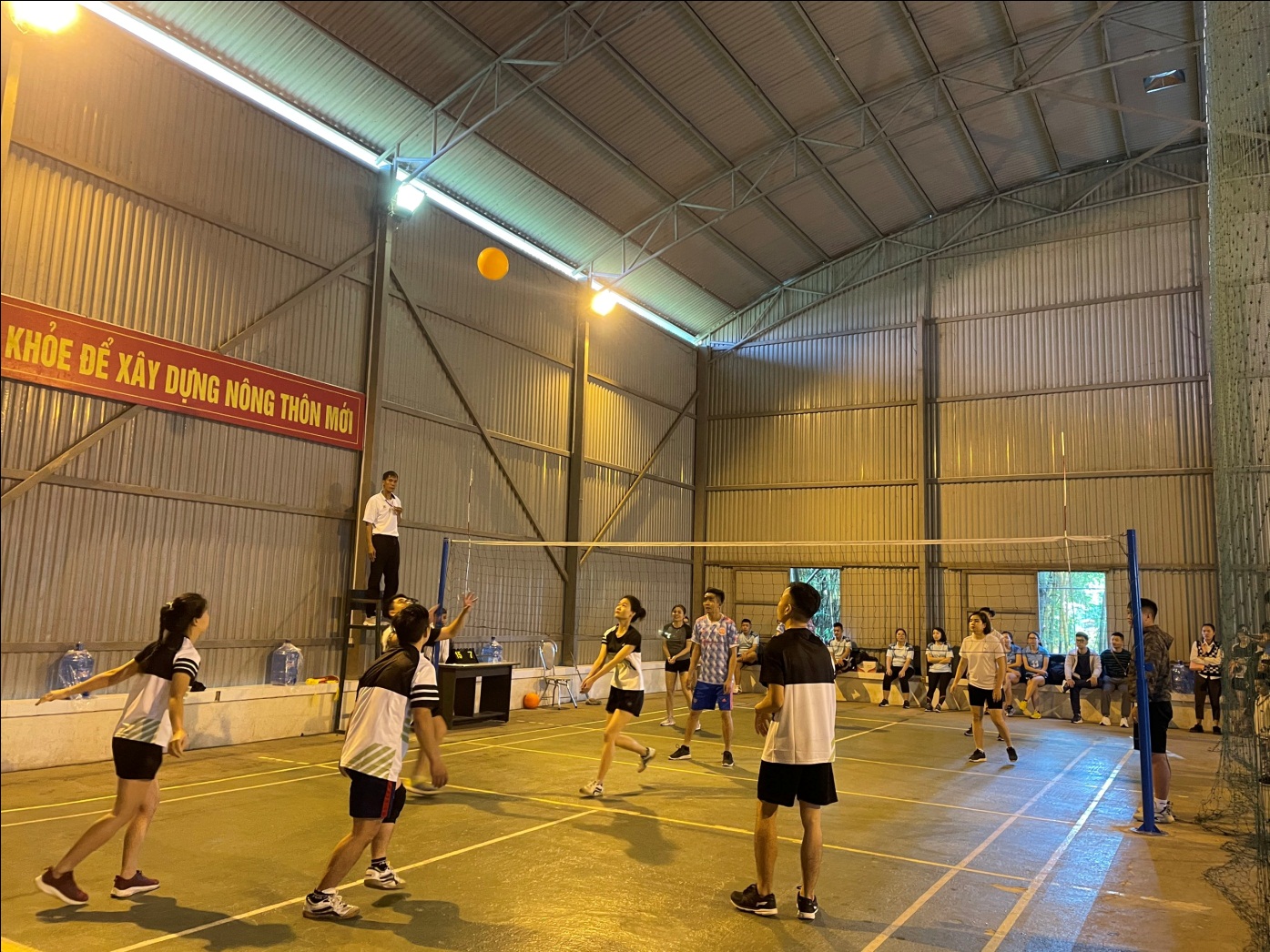 Description: D:\YẾN\Đoàn thanh niên\Bóng chuyền cụm\Ảnh\z3825388732671_07e64656aa93bac1407fee6f6f5b302a.jpg