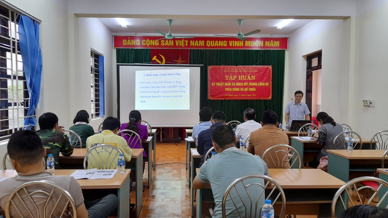Description: Toan canh lop tap huan nuoi ca Nheo My trong long be tren sog va ho chua tai thi tran Van Quan nam 2023.jpg