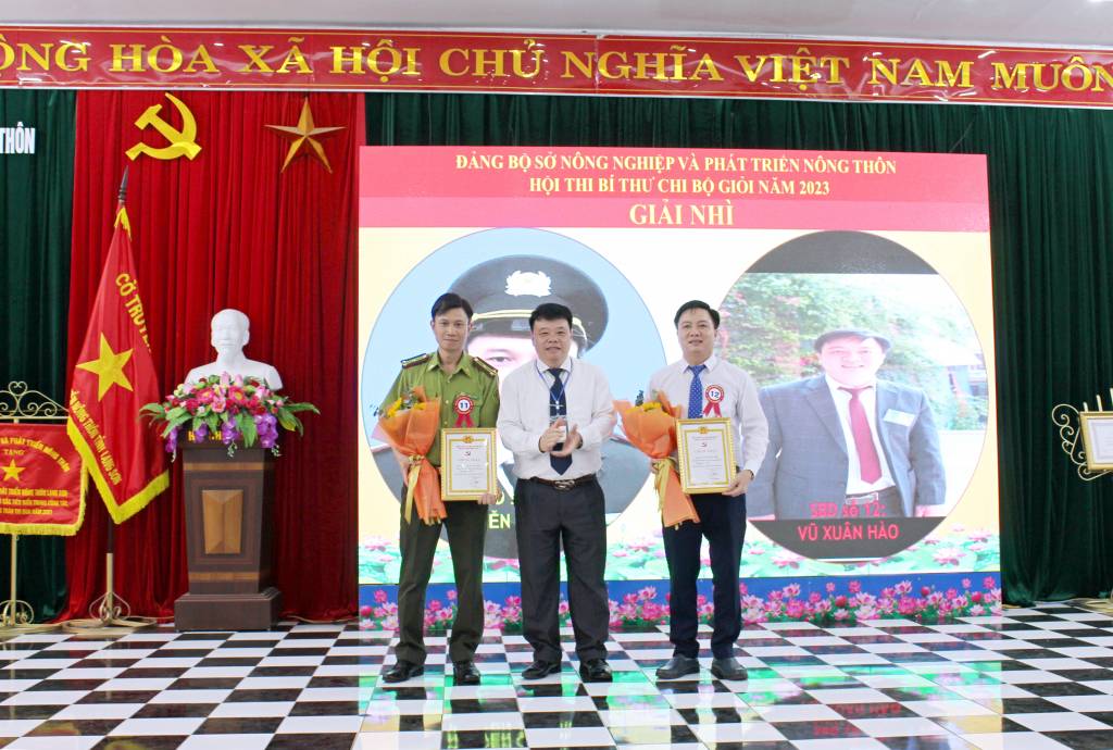 giải 2.JPG